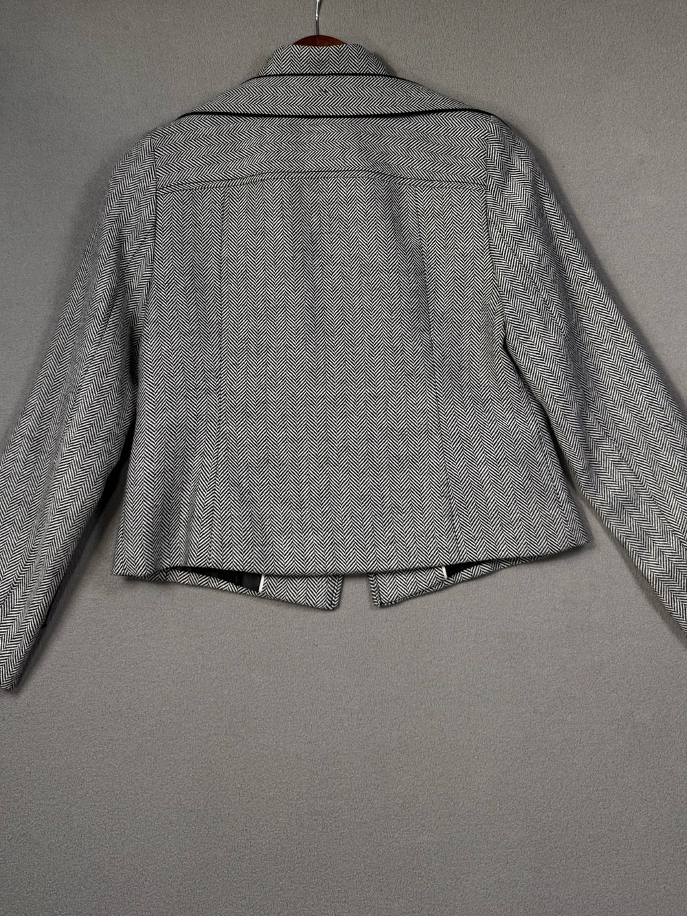 Banana Republic Neck Tie Herringbone Wool Blend Jacket, Gray, Size 2 - Picture 14 of 16